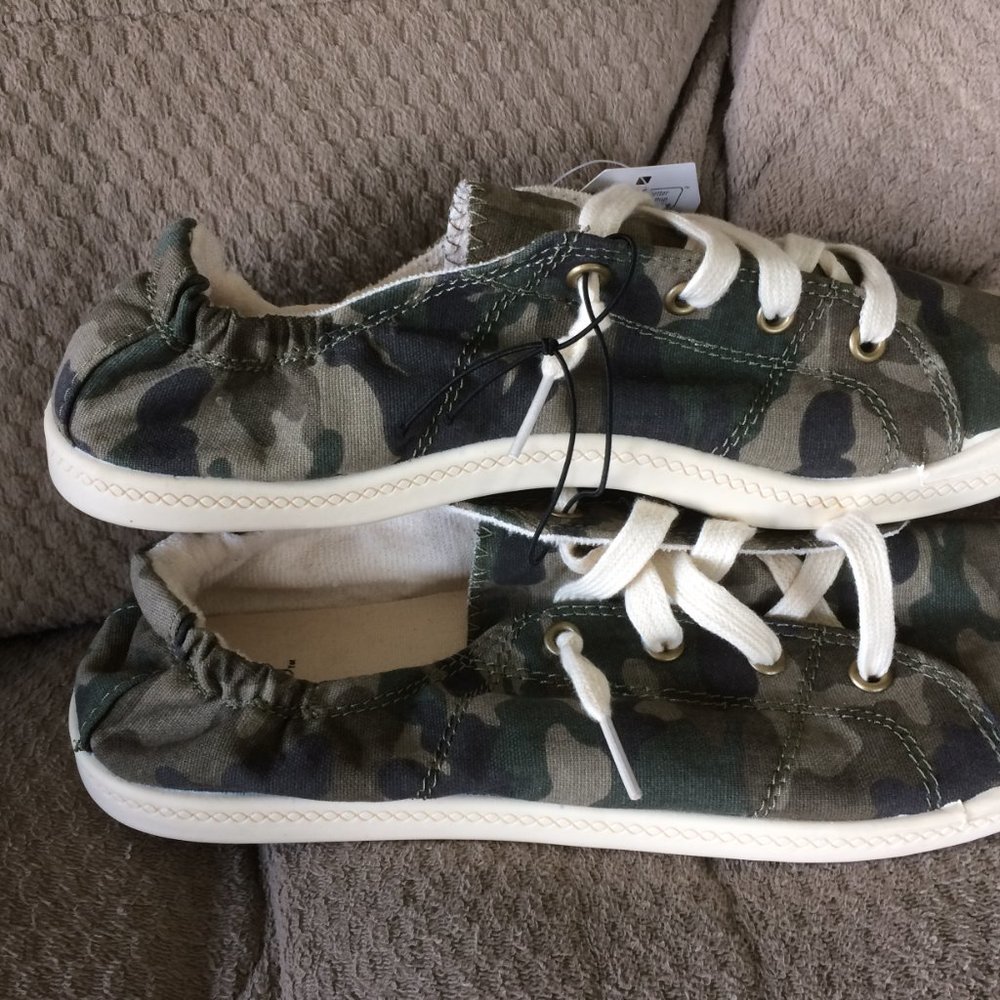 Time and Tru Camo Shoes Size 9 - Picture 4 of 11